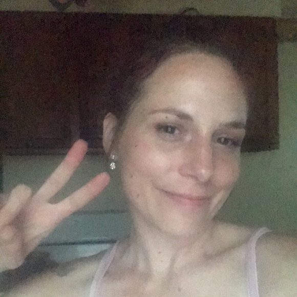 Meet your Posher, Caitlyn - Picture 2 of 2